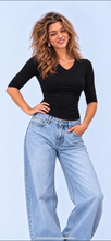 Load image into Gallery viewer, RYDER essential black V- neck top