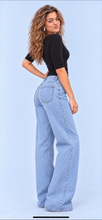Load image into Gallery viewer, RYDER essential black V- neck top
