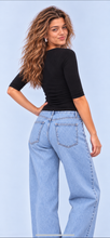 Load image into Gallery viewer, RYDER essential black V- neck top
