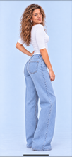 Load image into Gallery viewer, RYDER essential white V-neck top
